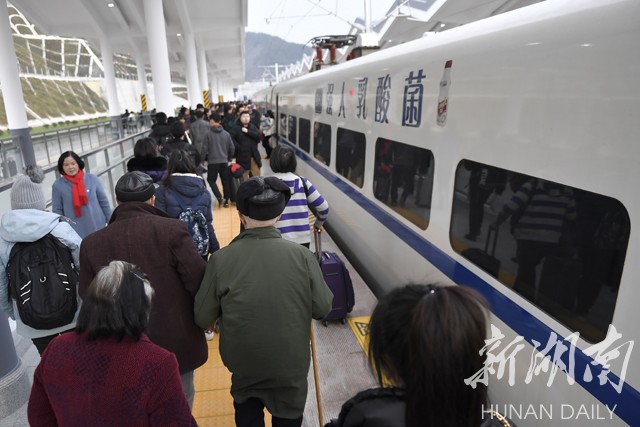 [华声在线]黔张常铁路正式通车！