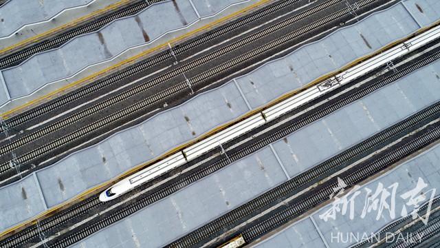 [华声在线]黔张常铁路正式通车！