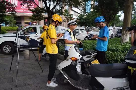 河南都市频道：美团饿了么承诺抵制闯红灯