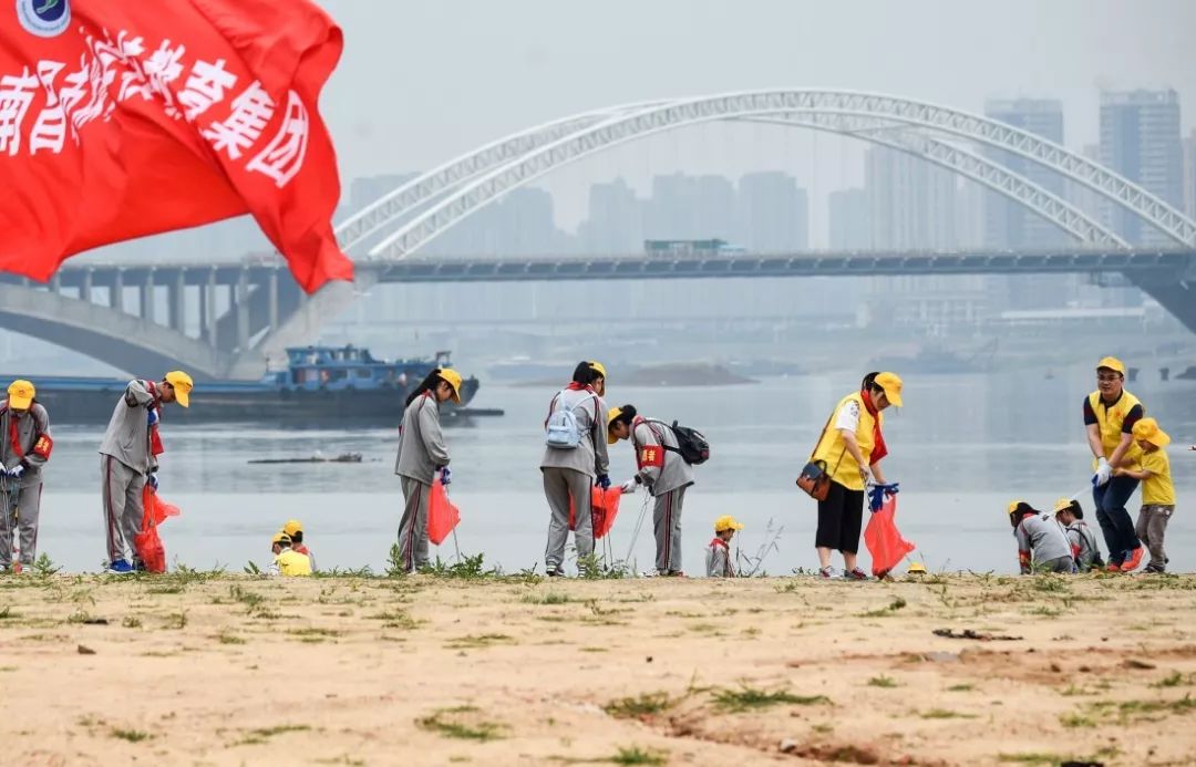 生态环境部：环境新闻速览丨重点地区大气环境质量改善 部分地区出现的空气污染反弹势头得到遏制（人民日报）