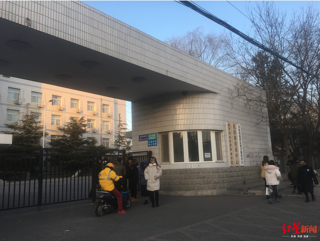 「红星新闻」20岁男生随女友一家离开后遇害 死者父亲：对方曾以闺女被糟蹋索赔100万