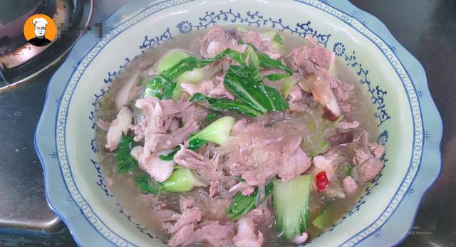 老刘做一道家乡特色菜 拆骨肉烧粉丝,肉香汤鲜,想学的拿走吧