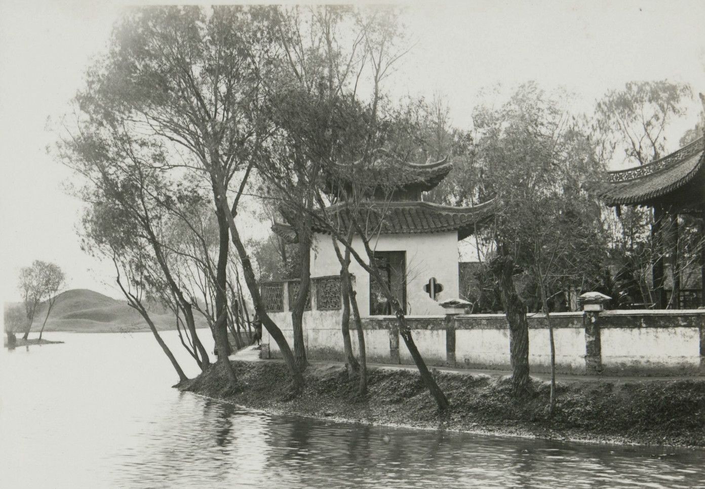 80多年前的江苏扬州老照片史可法墓园与独具风韵的廋西湖