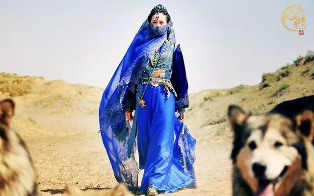 莘月为大漠狼女,从小在狼群中长大刘诗诗《风中奇缘》莘月赵灵儿是