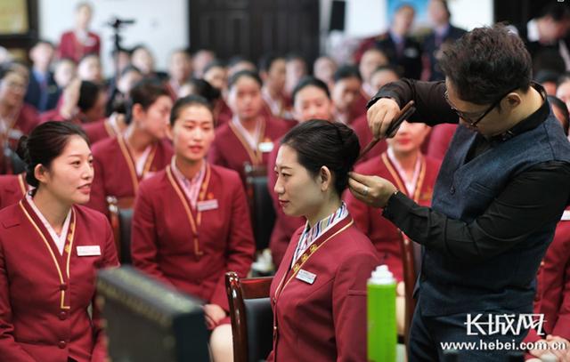 「长城网」京张高铁明天开通 158名乘务人员已集结完毕