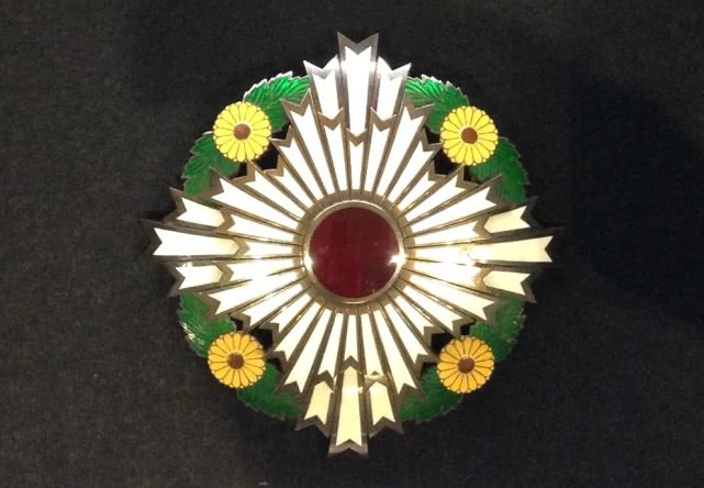 「环球时报」日本前首相中曾根康弘将被追授最高等级勋章