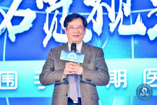 宇,中华医学会副秘书长姜永茂,北京市医院管理中心医护处处长龚文涛