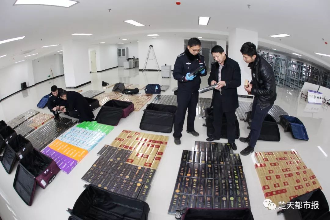 「中国经济网」火车上突现两个神秘行李箱！打开后竟是……惊动公安部！涉案1.47亿