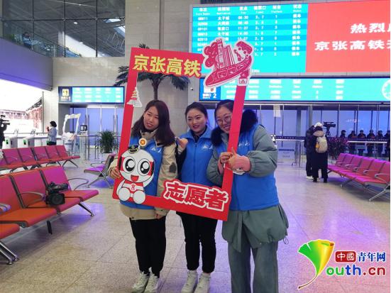 「生活报」国人的骄傲——旅客为京张高铁点赞