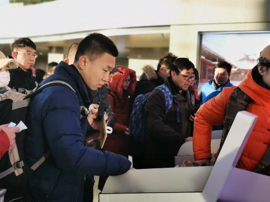 「生活报」国人的骄傲——旅客为京张高铁点赞