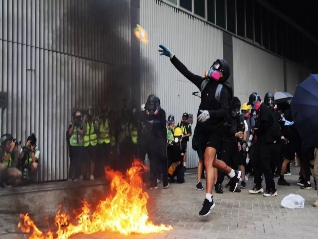 【环球时报】“我们不是暴徒啊，为何有内地同胞攻击我们？”