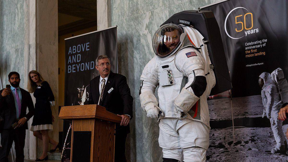 新宇航服新愿景nasa揭晓赴月新装备