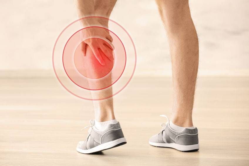 相信很多人都体会过小腿抽筋的感觉,腿抽筋又被称为肌肉痉挛,是一种