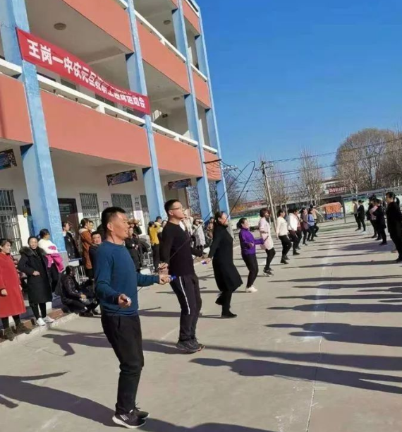 临颍王岗一中庆元旦教职工趣味运动会