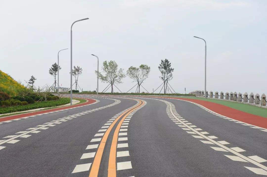 在这种菱形虚线上变道为什么被处罚交警你根本不明白这是什么