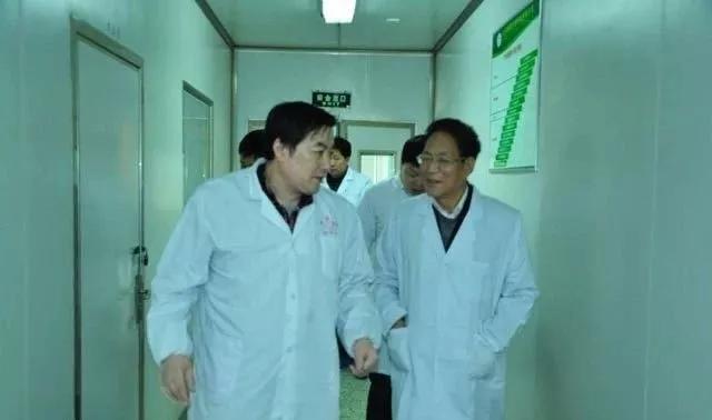 #网信天津#热点｜8208万全捐了！网友：这位老教授才是年轻人应该追的星
