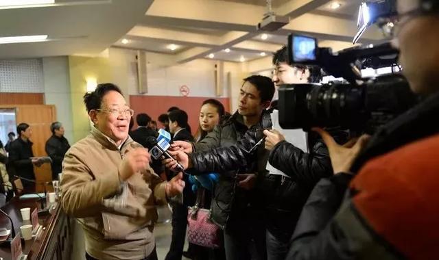 #网信天津#热点｜8208万全捐了！网友：这位老教授才是年轻人应该追的星