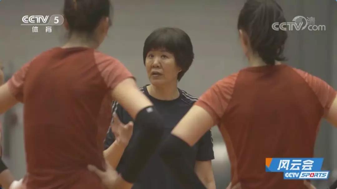 经济日报@郎平：队员不要有那么多压力，输球主教练负责