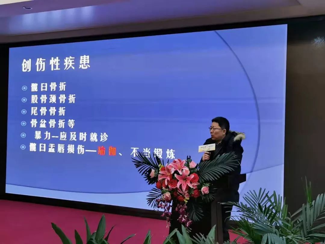 北京积水潭医院骨科关节外科教授黄德勇