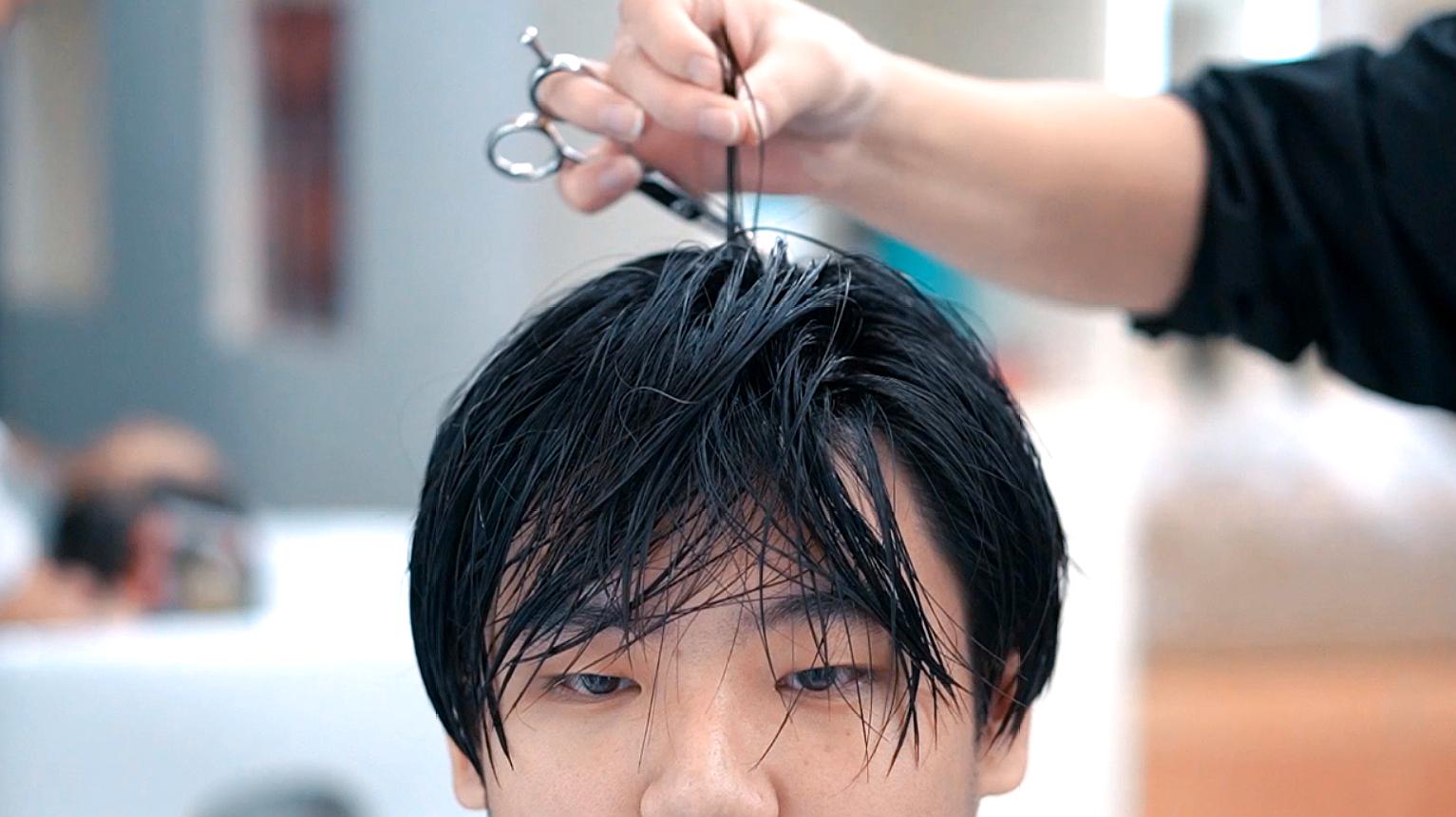 大二小帅哥蓄发两个月来改造看似不起眼露出五官原来颜值在线