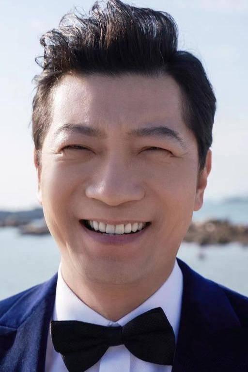 田雨有很强的塑造喜剧性人物上的能力,他是男演员中为数不多的表情和