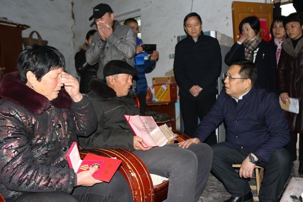 大河客户端■河南“00后”小伙跳进冰冷河水中救人 却再也没有醒来
