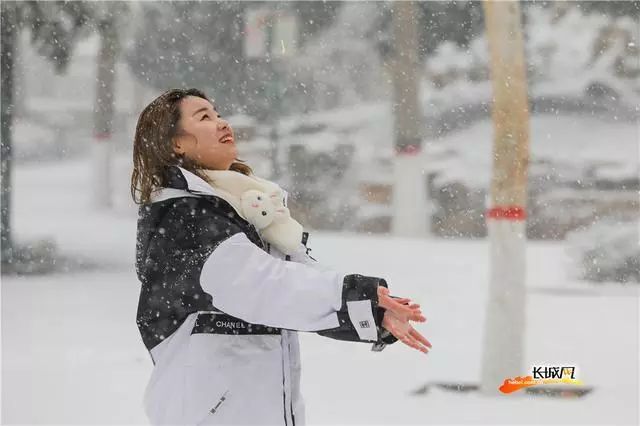 「环球时报」2020年的第一场雪，来了！