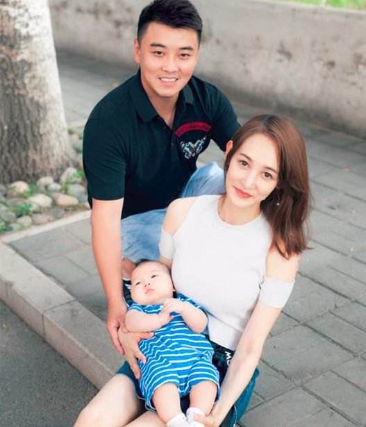 王皓生涯夺18个世界冠军退役后娶美女娇妻长得很像王皓