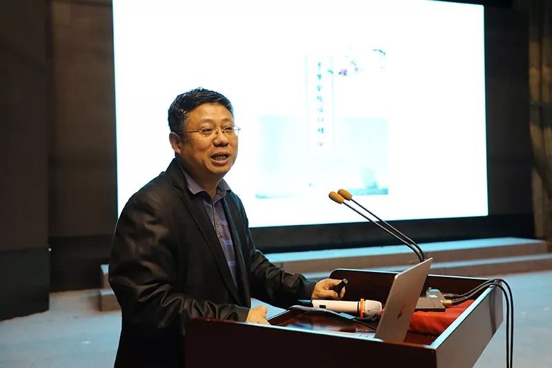 年到蒋和森的故乡曲塘与曲塘中学师生交流蒋和森先生的《红楼梦论稿》