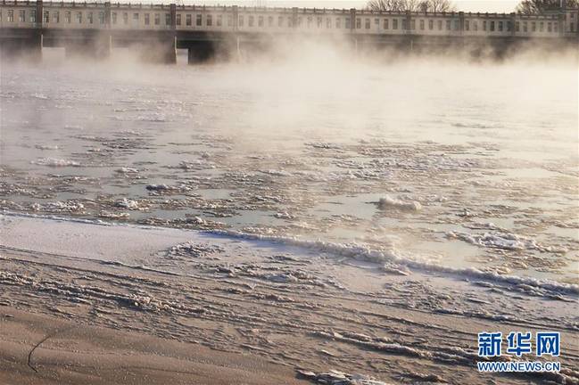 「内蒙古日报」内蒙古现“水煮黄河”景观 仿佛进入仙境