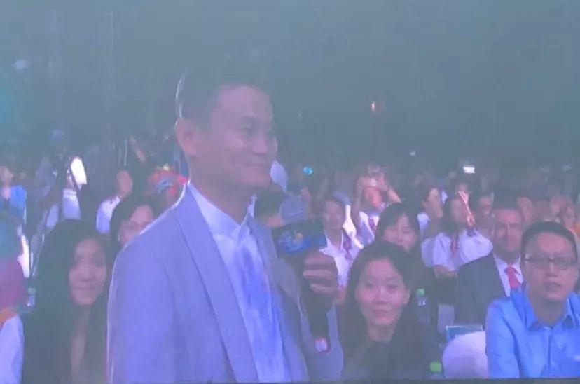 [经济日报]马云又爆金句！我敬你是“爸爸”你却想当梗王？