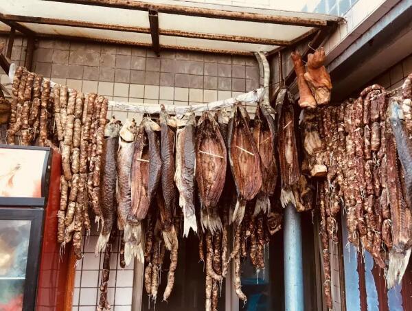 「大众日报」春运期间，腊鱼腊肉白酒可以带上火车飞机吗？官方回复来了