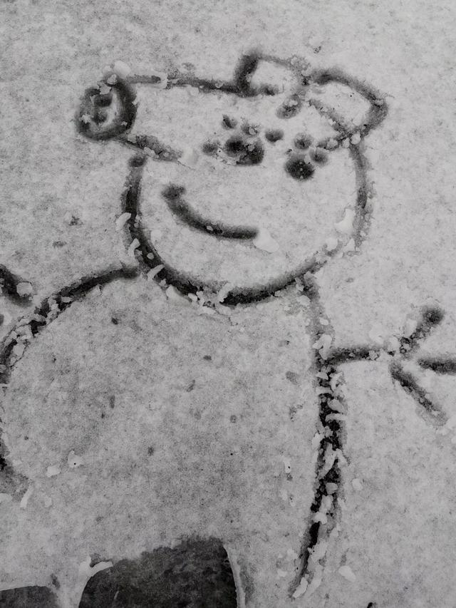 雪地里来了一群小画家,山大学子雪地作画寄语2020