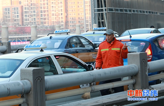 【经济日报】国家对欠薪罚多狠？农民工咋维权？官方一口气全答了