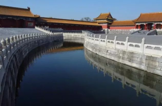 「中国教育报」北京一下雪，故宫就上热搜！关于600岁的故宫，这些故事值得讲给孩子听｜特别关注