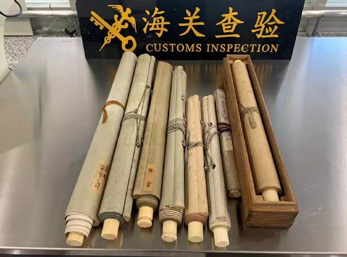 「海关发布」包里藏着象牙，你以为能过关？！
