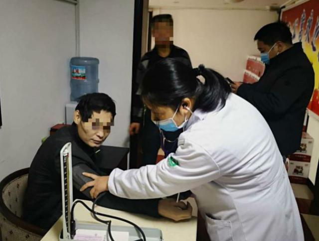 「半岛晨报」男子躺了8天水米不进，开口第一句话竟是……