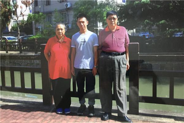 #生活报#申晨间｜献爱心会上瘾！这位嘉定暖心阿姨十余年里捐款50多万元