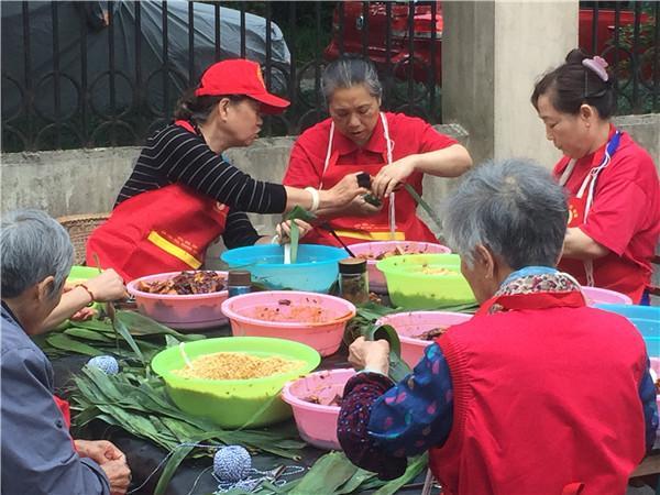 #生活报#申晨间｜献爱心会上瘾！这位嘉定暖心阿姨十余年里捐款50多万元