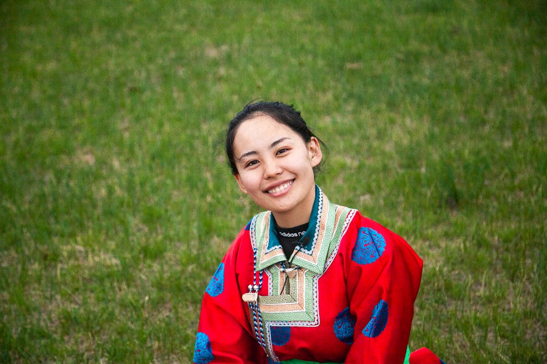 锡盟v能量牧羊姑娘乌音嘎我向世界晒草原