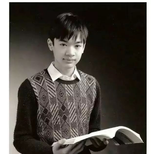 在浓厚兴趣的驱使下,7岁的陶哲轩开始自学微积分.