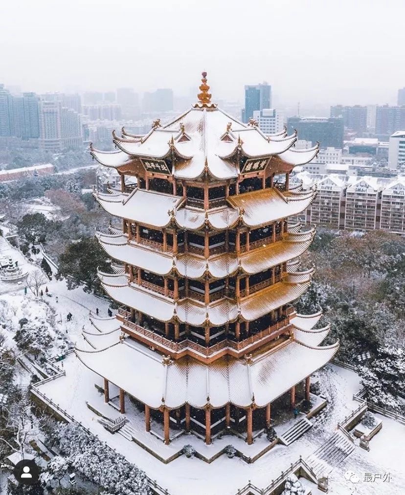 武汉下雪了黄鹤楼和武大美出了新高度