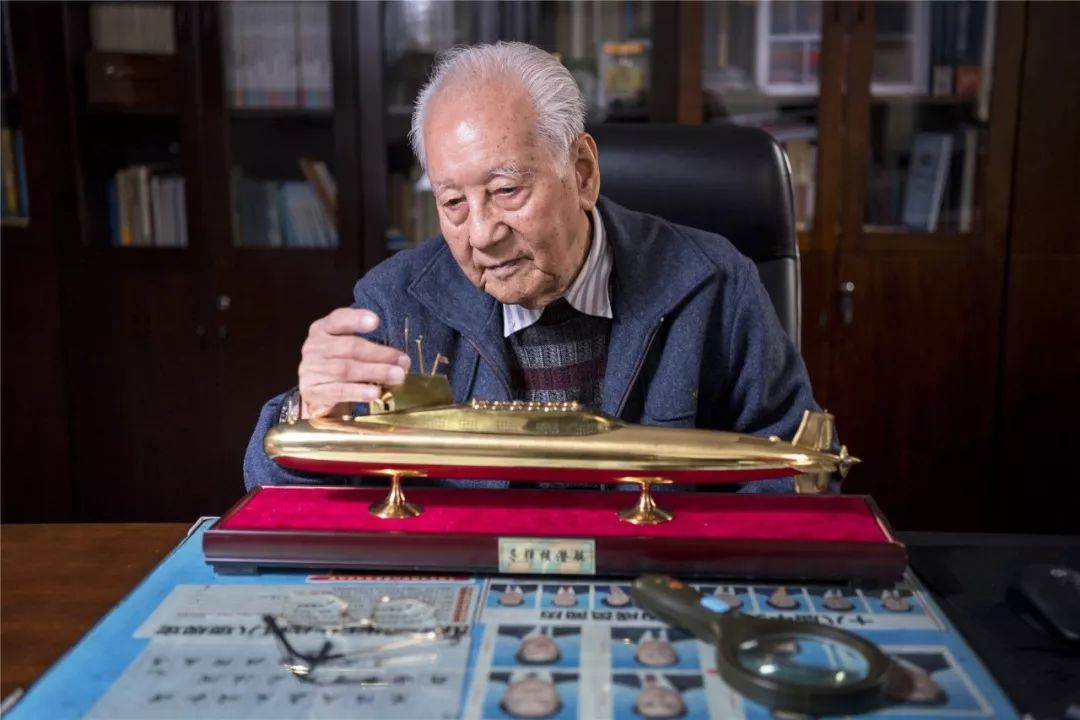 黄旭华和他心爱的核潜艇模型