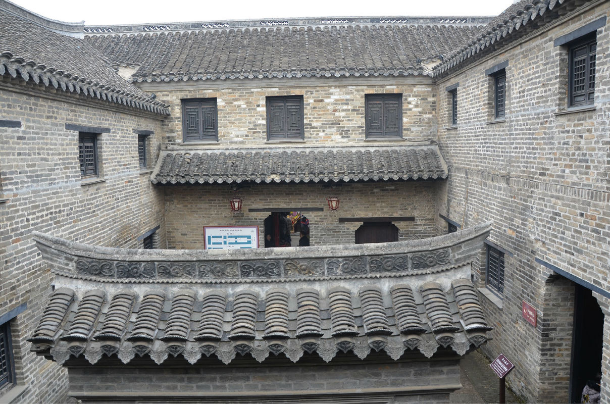 吴家大院始建于清康熙年间(1671年),距今已有300多年历史,是窑湾古镇