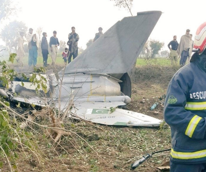 巴基斯坦空军的一架歼教7p战斗机在从机场起飞后不久便坠毁