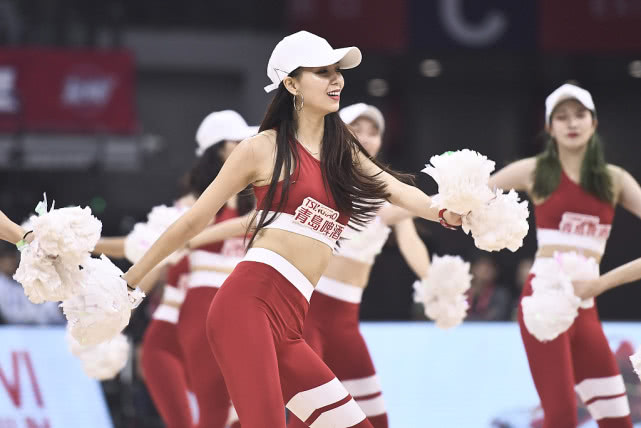 1920cba时代中国广州vs北京控股篮球宝贝性感热舞助阵比赛