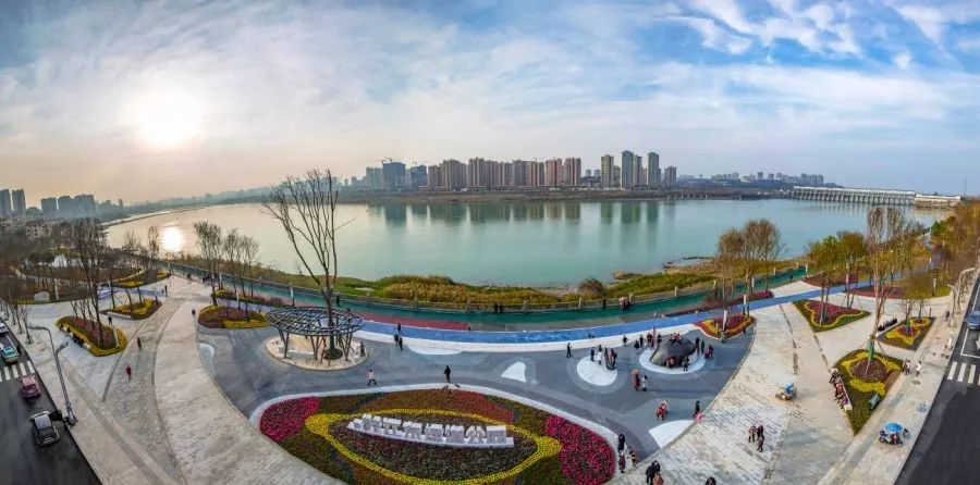 是南充市的一江两岸核心景观建设区域,设计范围总长度约4公里(改造1
