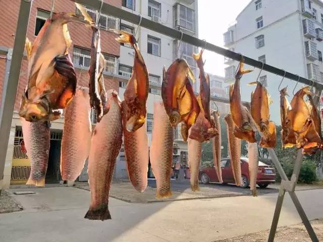 「孝感日报」今年春运期间，腊鱼腊肉白酒可以带上火车飞机吗？官方回复来了！