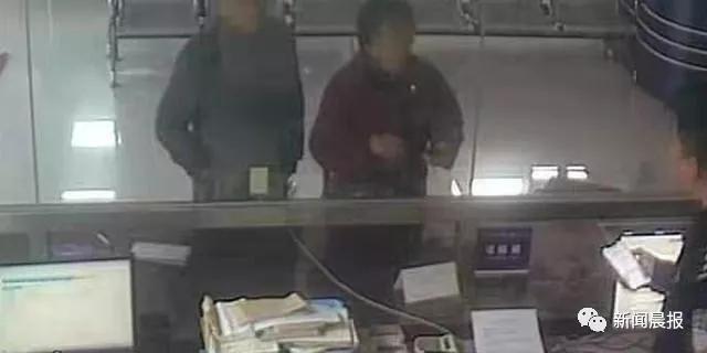 「生活报」骗子成功“洗脑”身在国外的儿子，却败在80岁父母手里