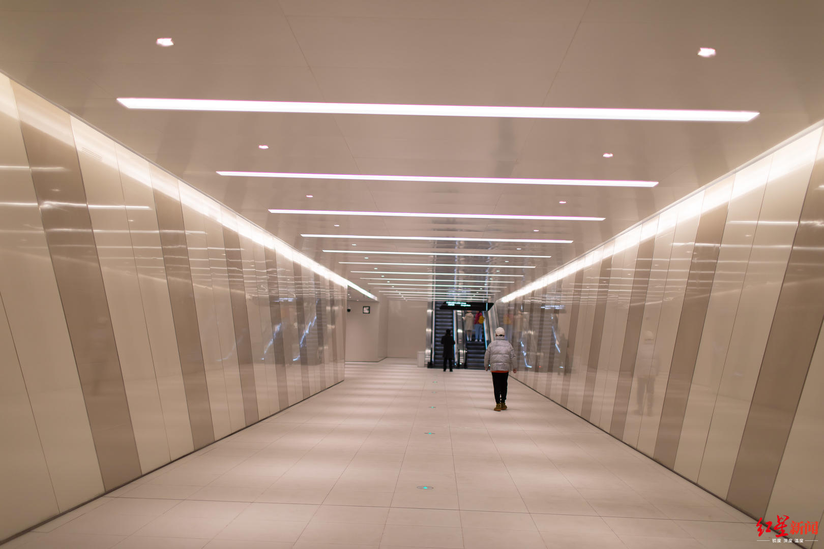 地上人挤人地下不见人红星路口过街通道门可罗雀为哪般